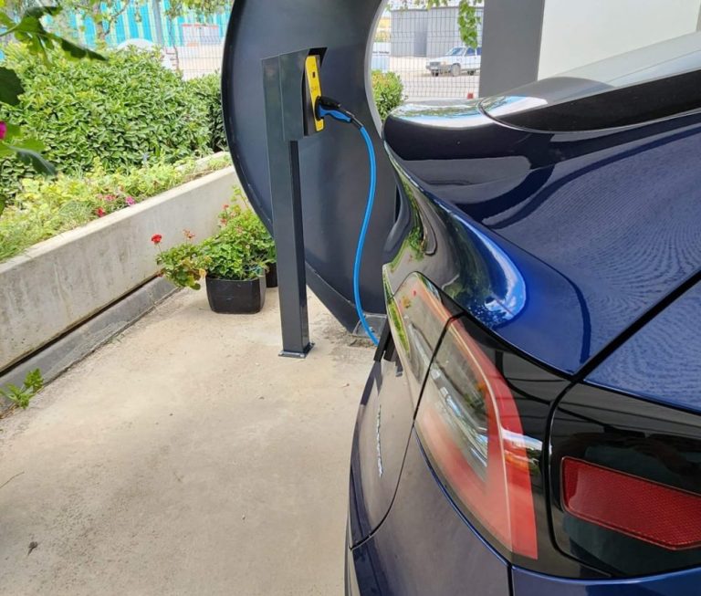 Borne de recharge pour véhicule électrique — installation